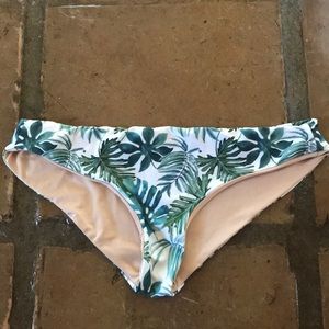 Super cute Free Bella Bikini Bottoms! 🍃